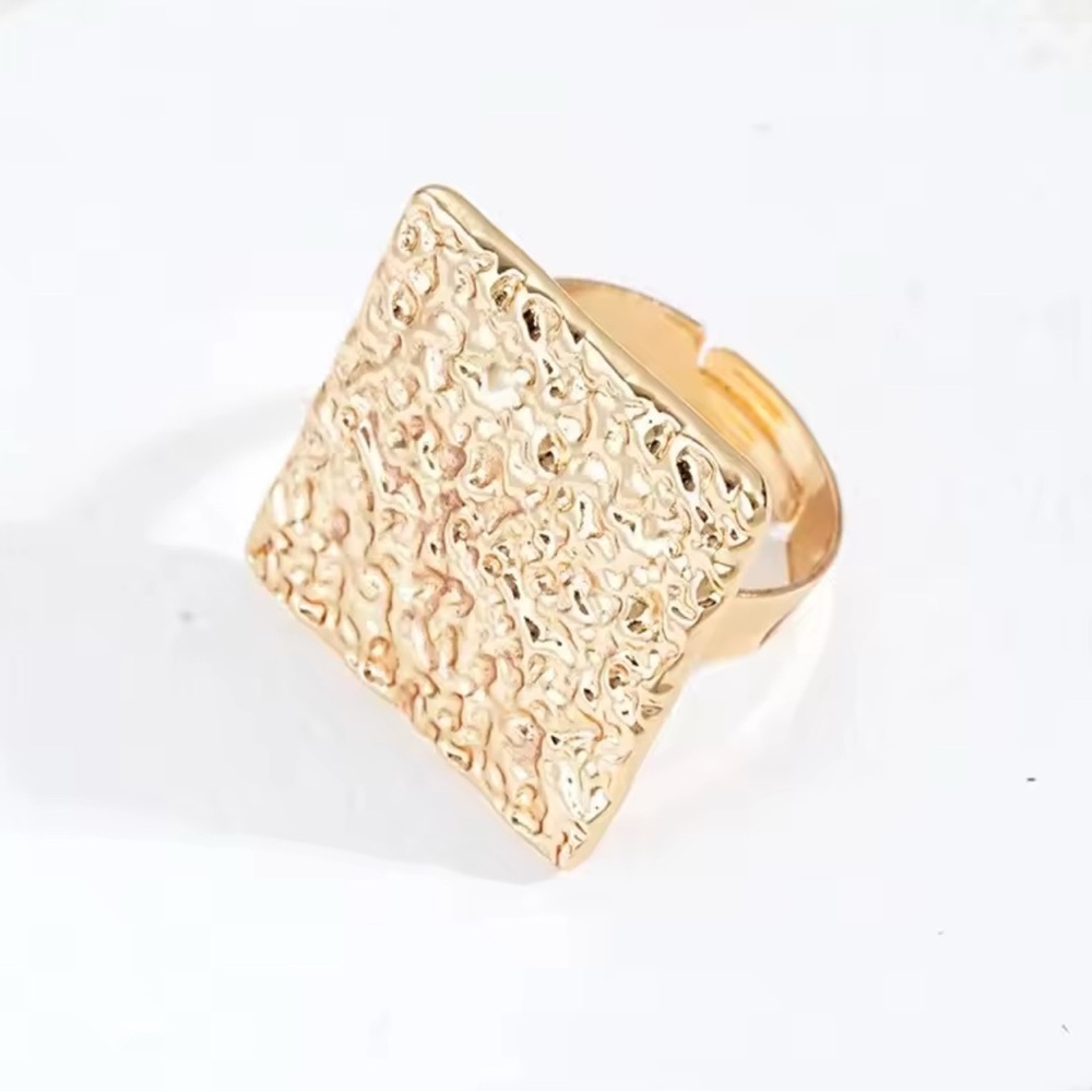 ⚜️ Gold Textured Ring
